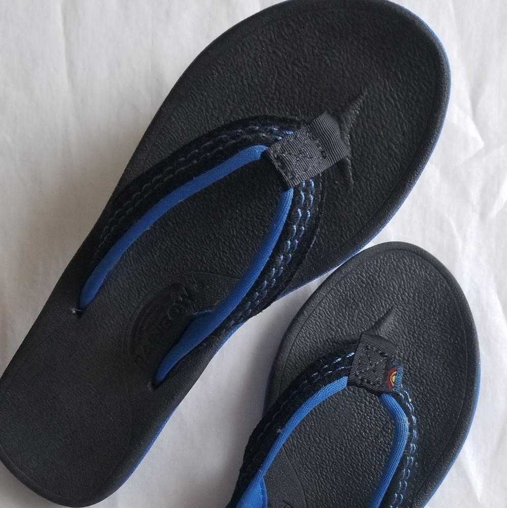 Size 6 Rainbow sandles worn once. Blk & Blu